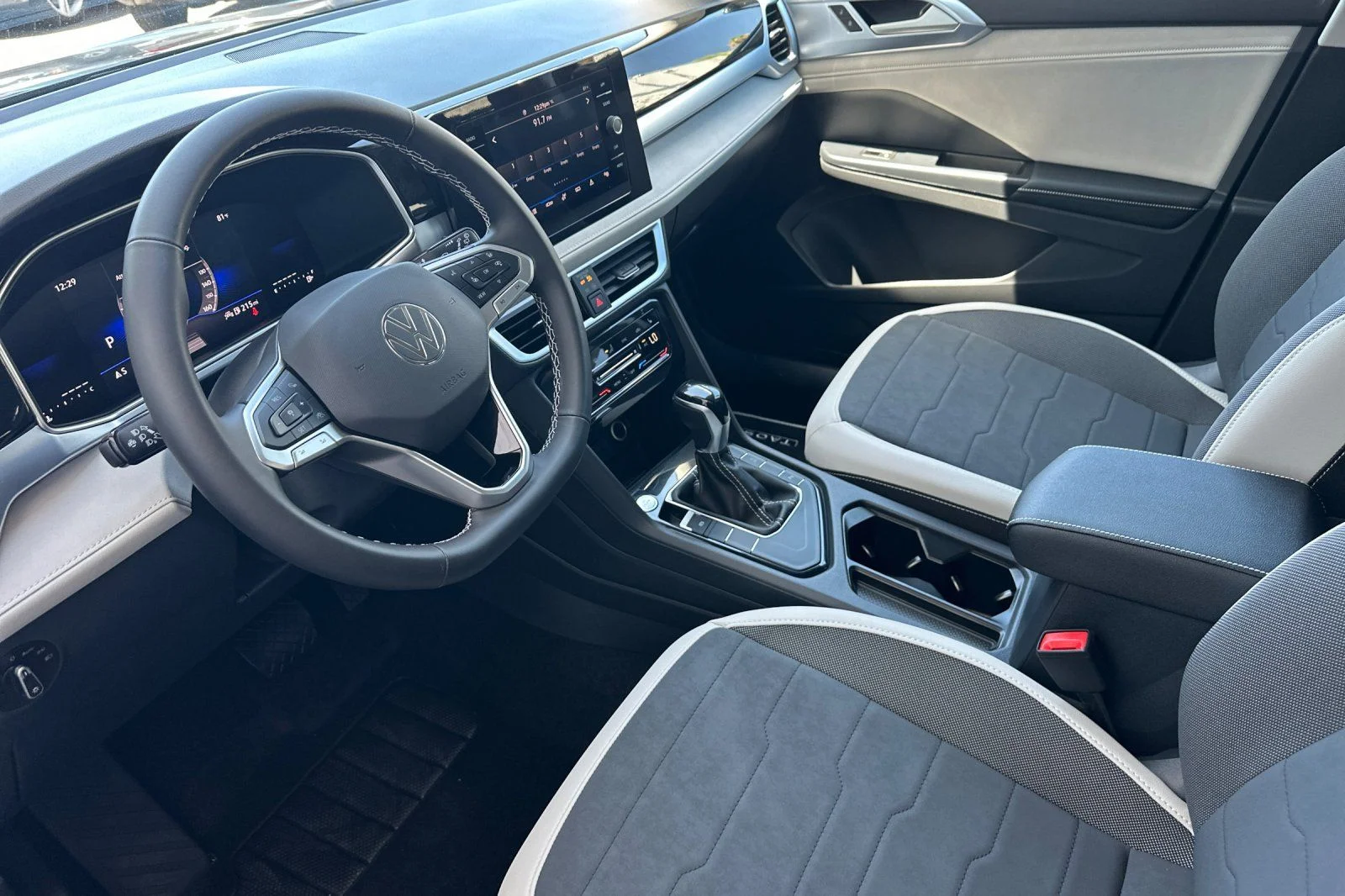 New 2026 Black Volkswagen 1.5T SE image 8