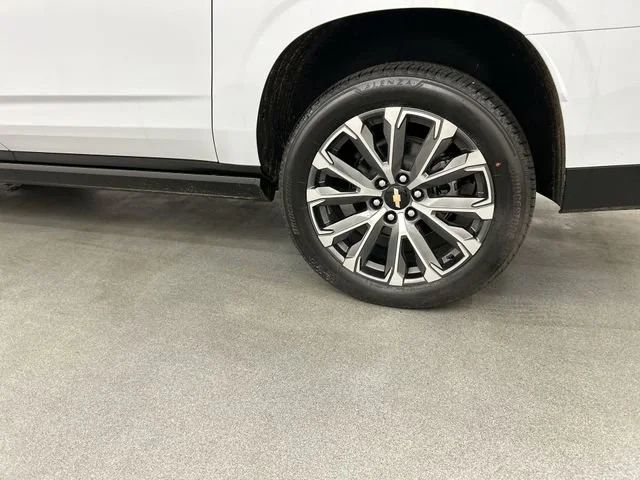 New 2026 Polar White Tricoat Chevrolet High Country image 5