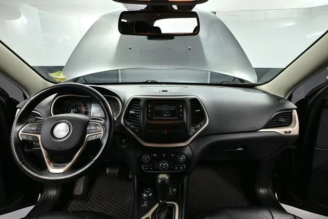 Used 2016 Gray Jeep Latitude image 24