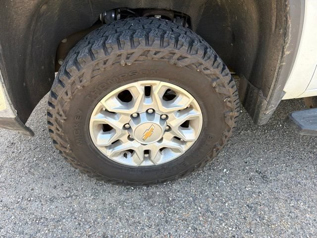 Used 2025 Summit White Chevrolet LTZ image 3