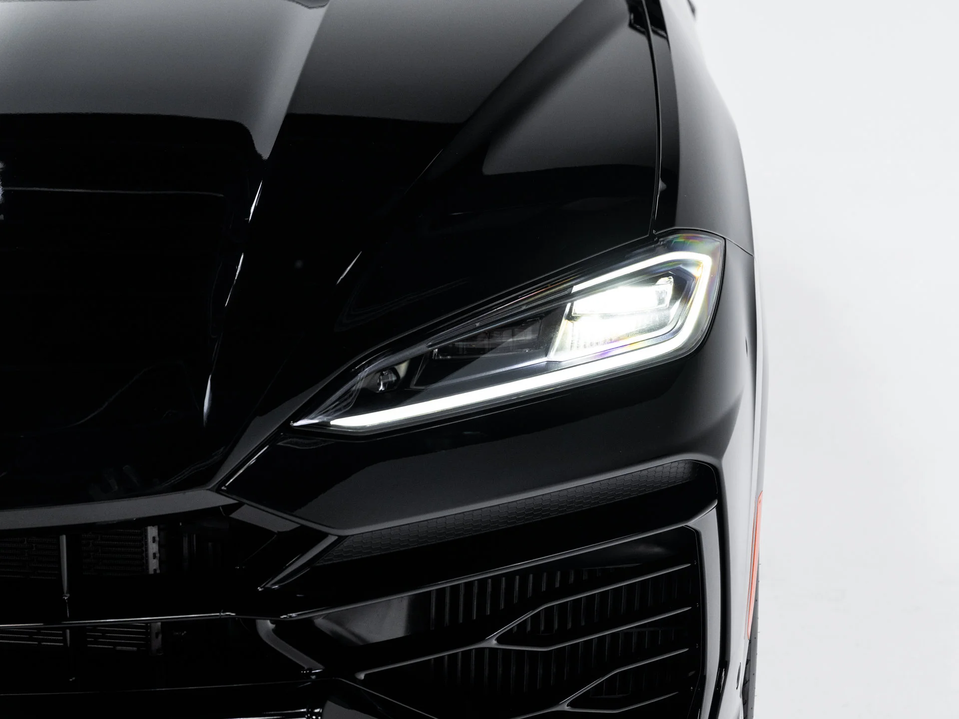 Used 2025 Nero Noctis Metallic Lamborghini SE image 16