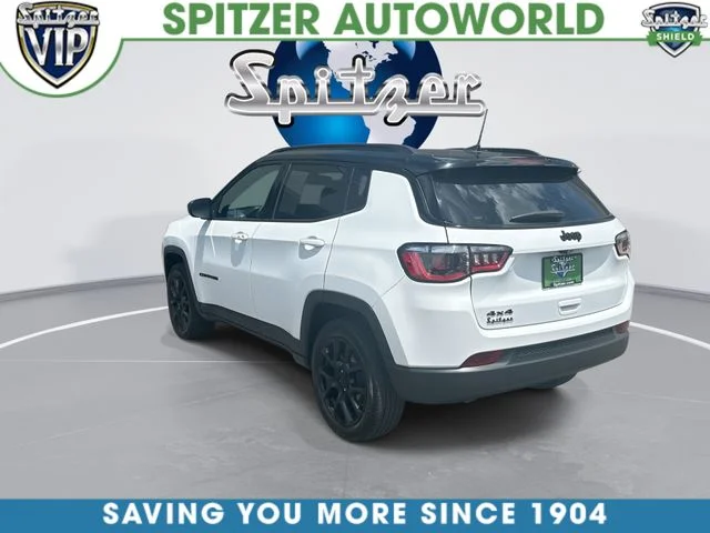 Used 2023 White Jeep Latitude image 7