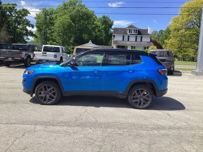 New 2026 Hydro Blue Pearl-Coat Exterior Paint Jeep Limited image 4