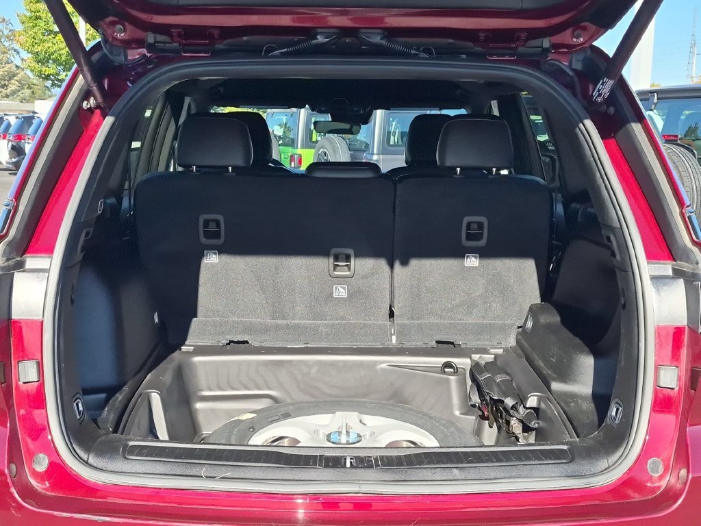 Used 2025 Red Jeep Altitude image 24