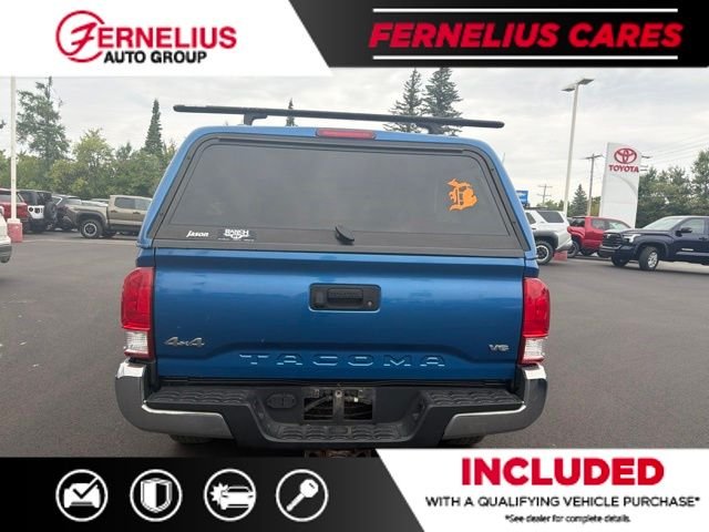 Used 2017 Blue Toyota SR5 image 3