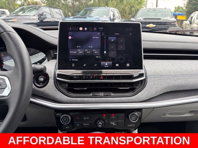 Used 2022 Black Jeep Latitude image 22