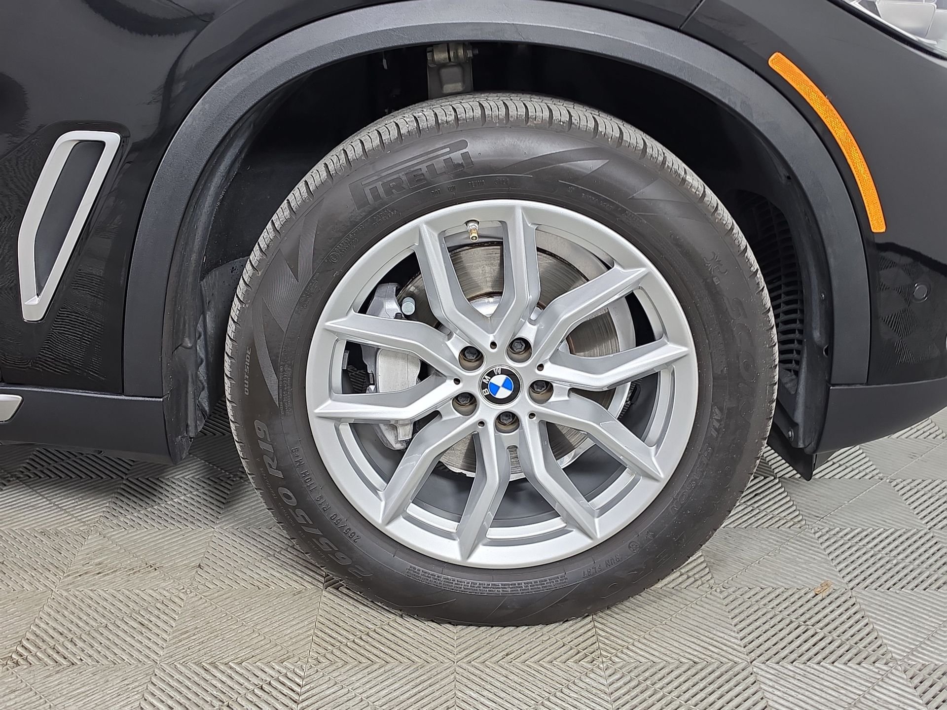 Used 2020 Black BMW sDrive40i image 10
