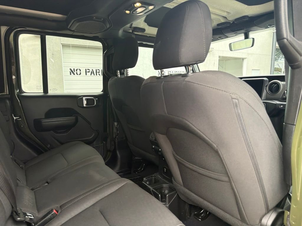 Used 2023 Green Jeep Sport S image 25