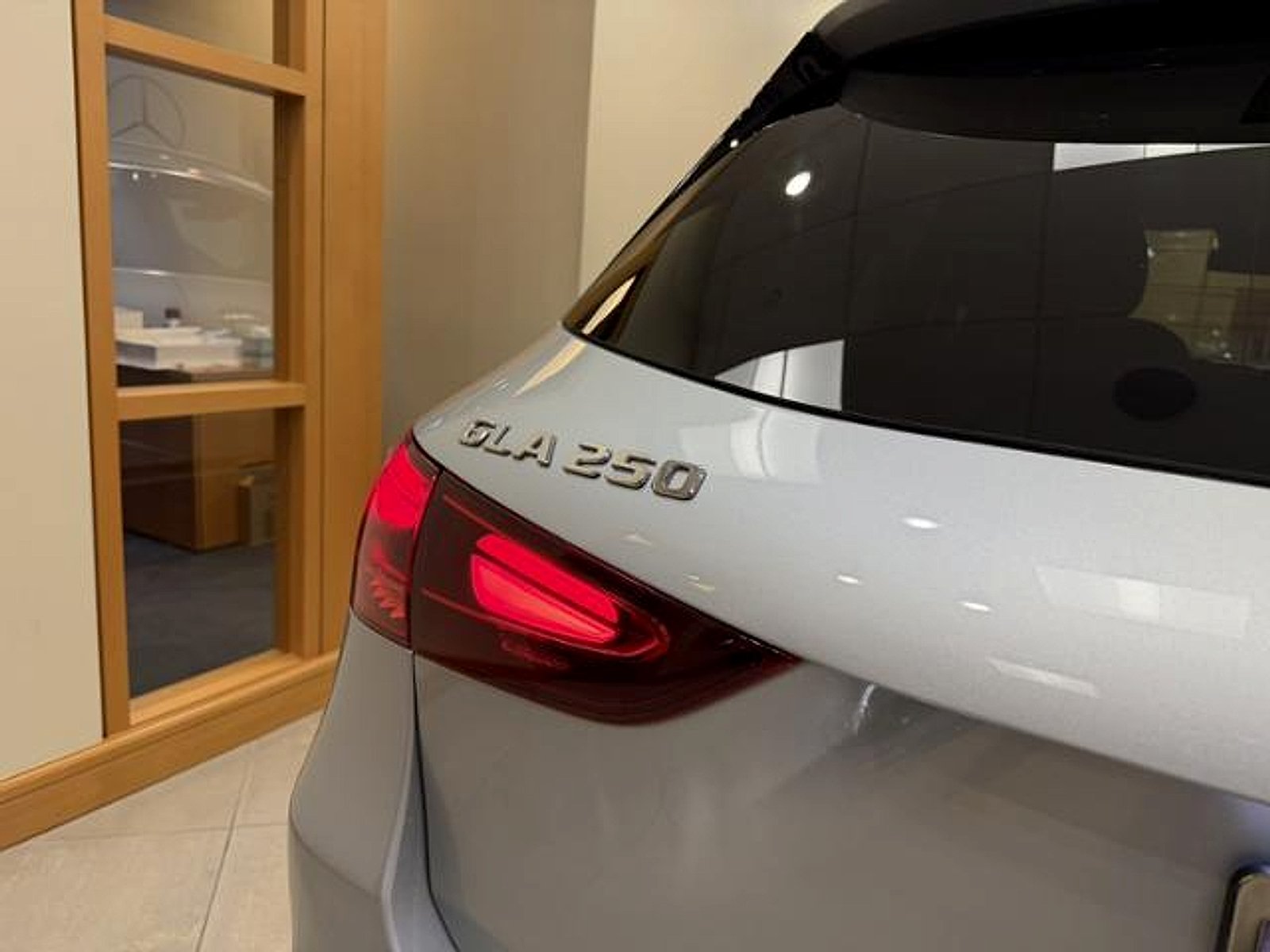 Used 2025 Cirrus Silver Metallic Mercedes-Benz 4MATIC® image 6