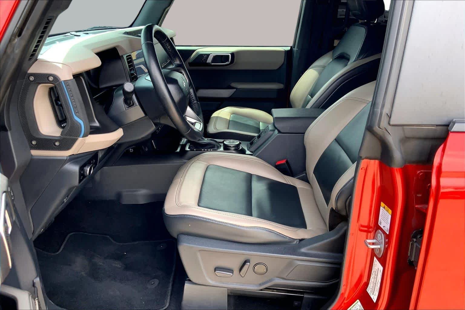Used 2023 Hot Pepper Red Tinted Clearcoat Ford Wildtrak image 8