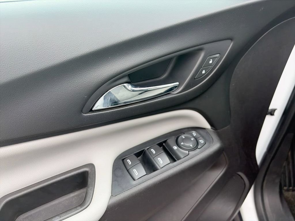 Used 2018 White Chevrolet LS image 14