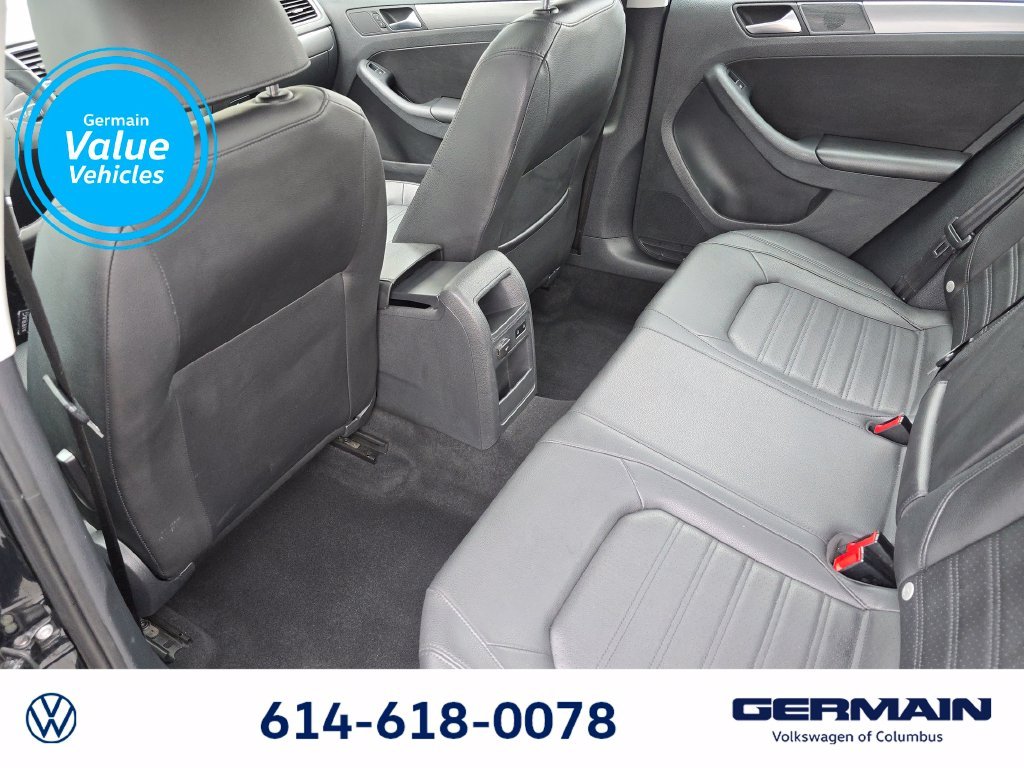 Used 2013 Black Volkswagen SEL image 18