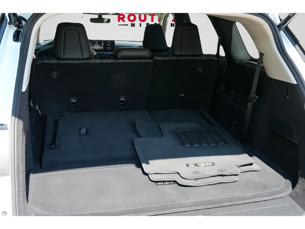 Used 2024 White INFINITI LUXE image 44