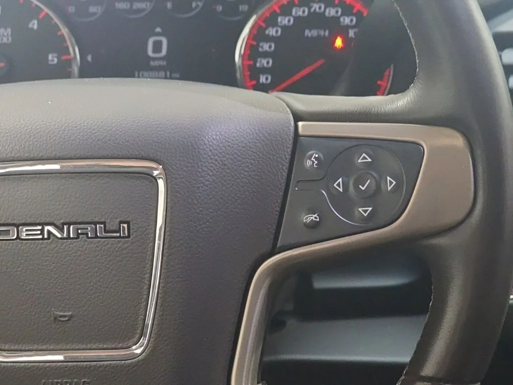Used 2015 White GMC Denali image 21