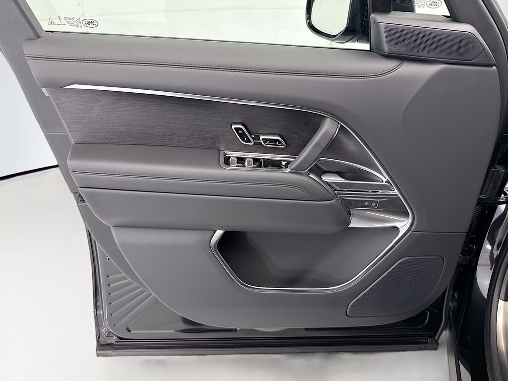 New 2026 Santorini Black Land Rover SE image 23