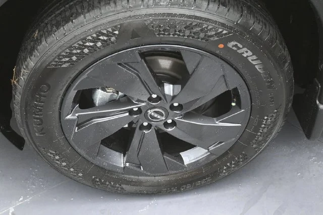 New 2027 Black Nissan SV image 29