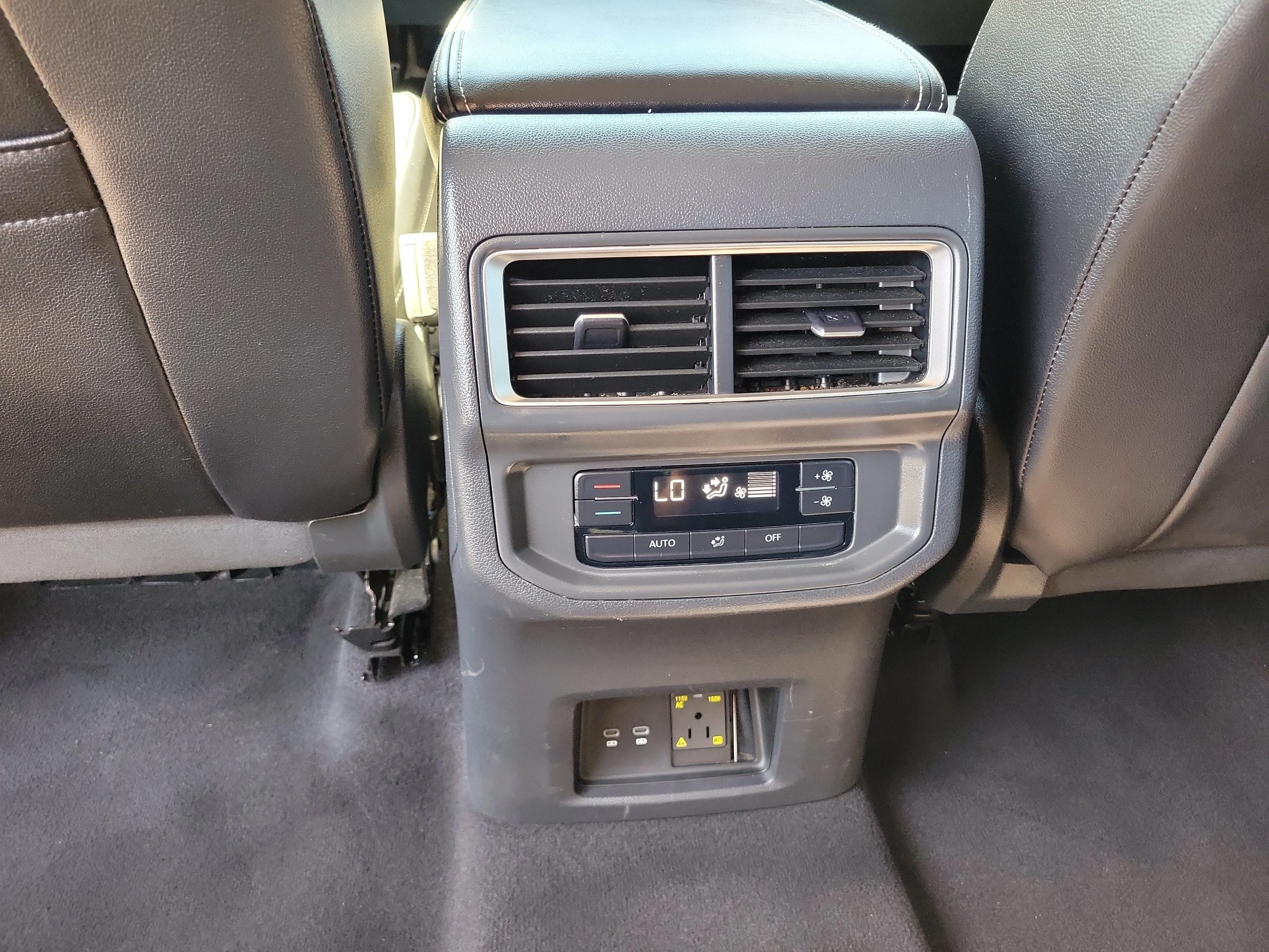 Used 2024 White Volkswagen 2.0T SE w/Technology image 18