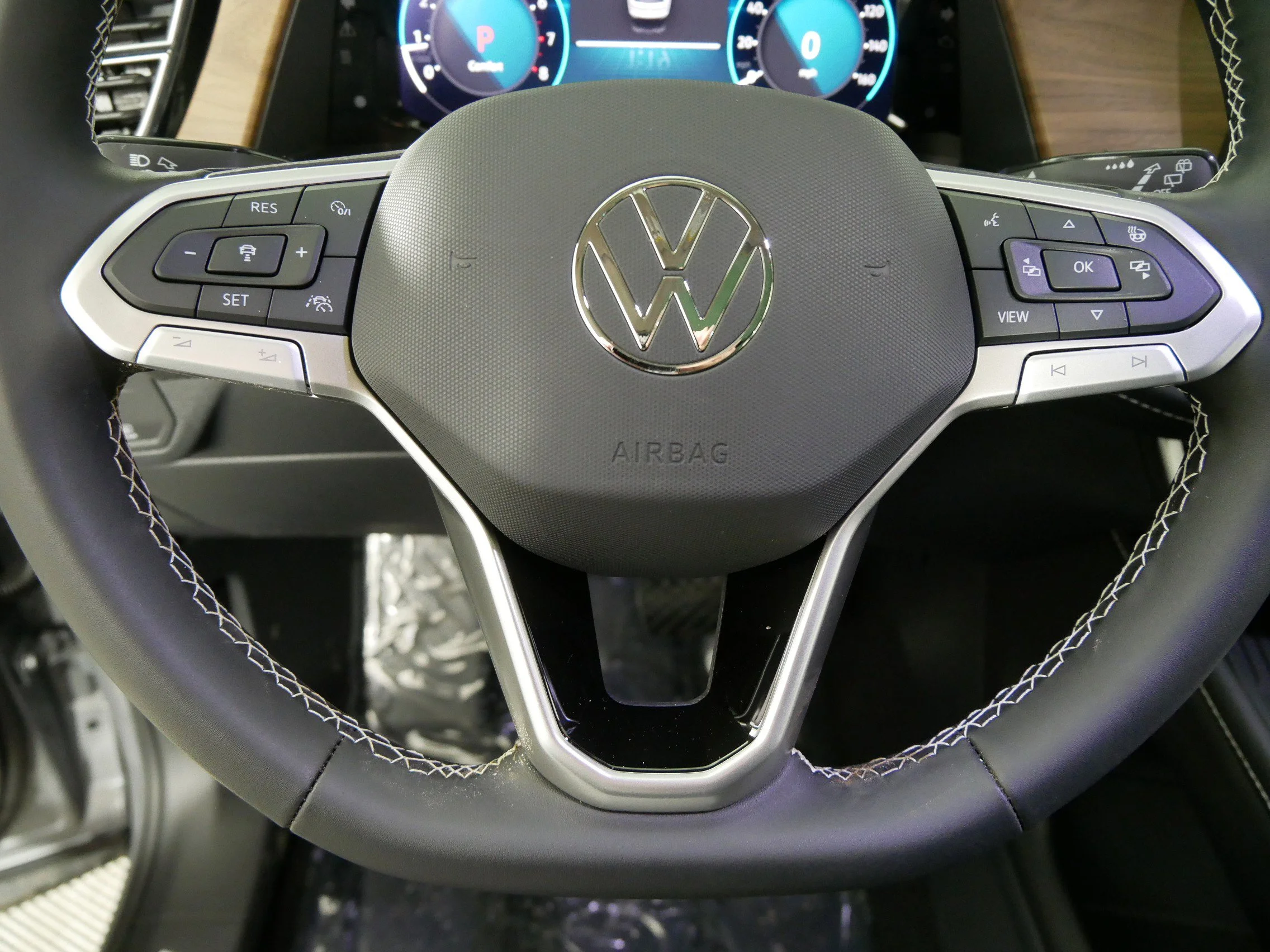 New 2026 Silver Mist Metallic Volkswagen 2.0T SE w/Technology image 26