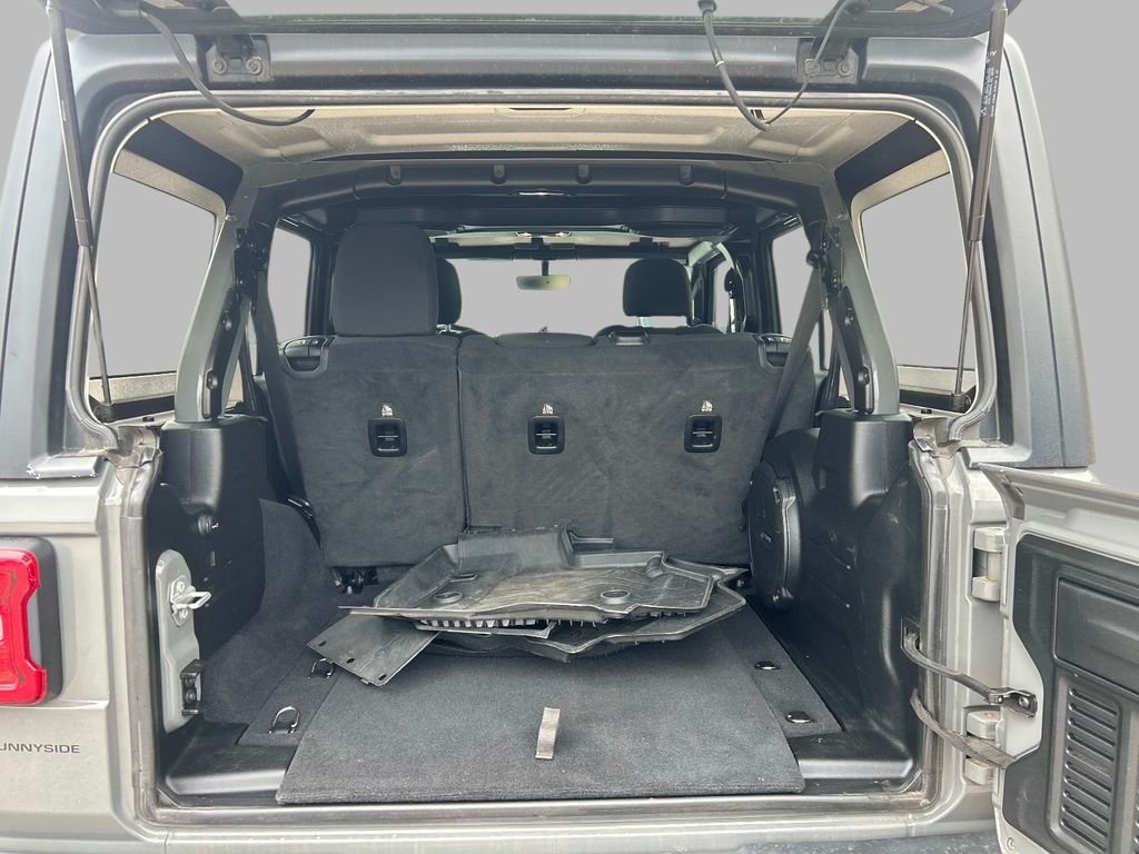 Used 2020 Gray Jeep Unlimited Sahara image 11