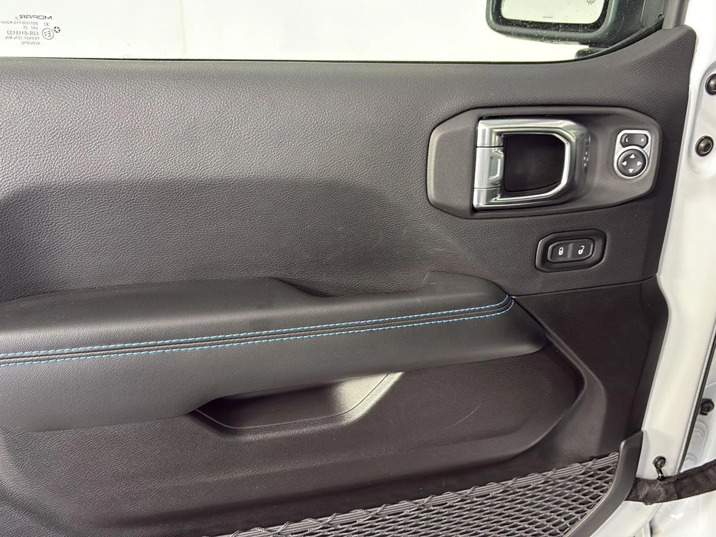 Used 2025 Bright White Clearcoat Jeep Rubicon X image 28