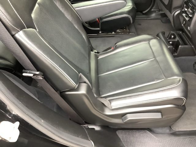 Used 2023 Diamond Black Jeep Overland image 14