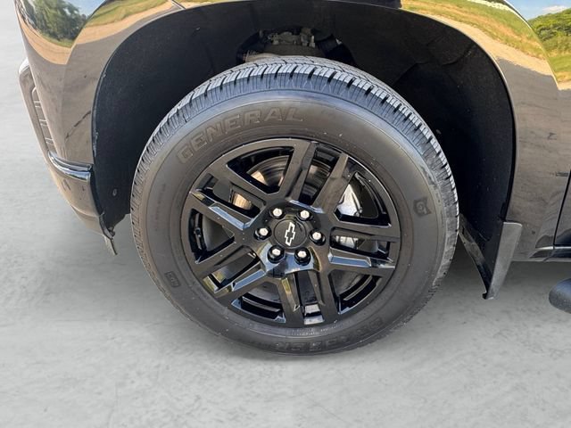 Used 2022 Black Chevrolet Custom image 23