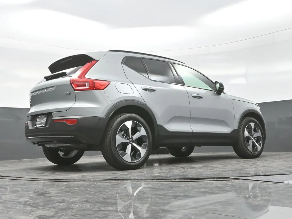 Used 2026 Vapour Grey Volvo Plus image 27