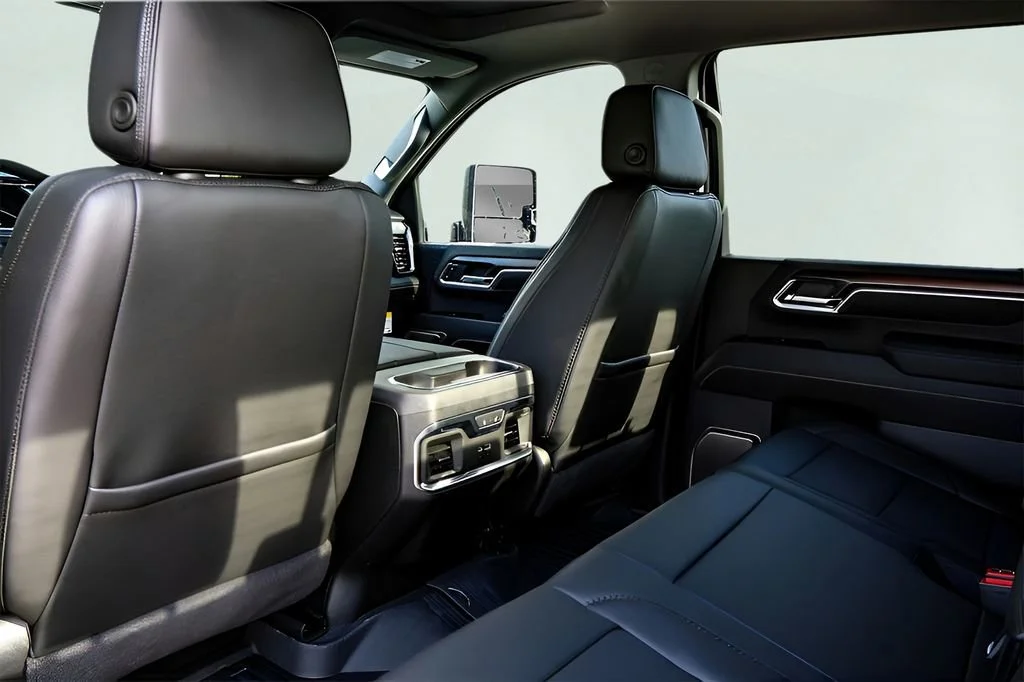 Used 2025 Onyx Black GMC Denali image 6