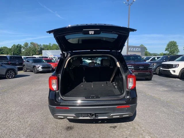 Used 2023 Agate Black Metallic Ford XLT image 8