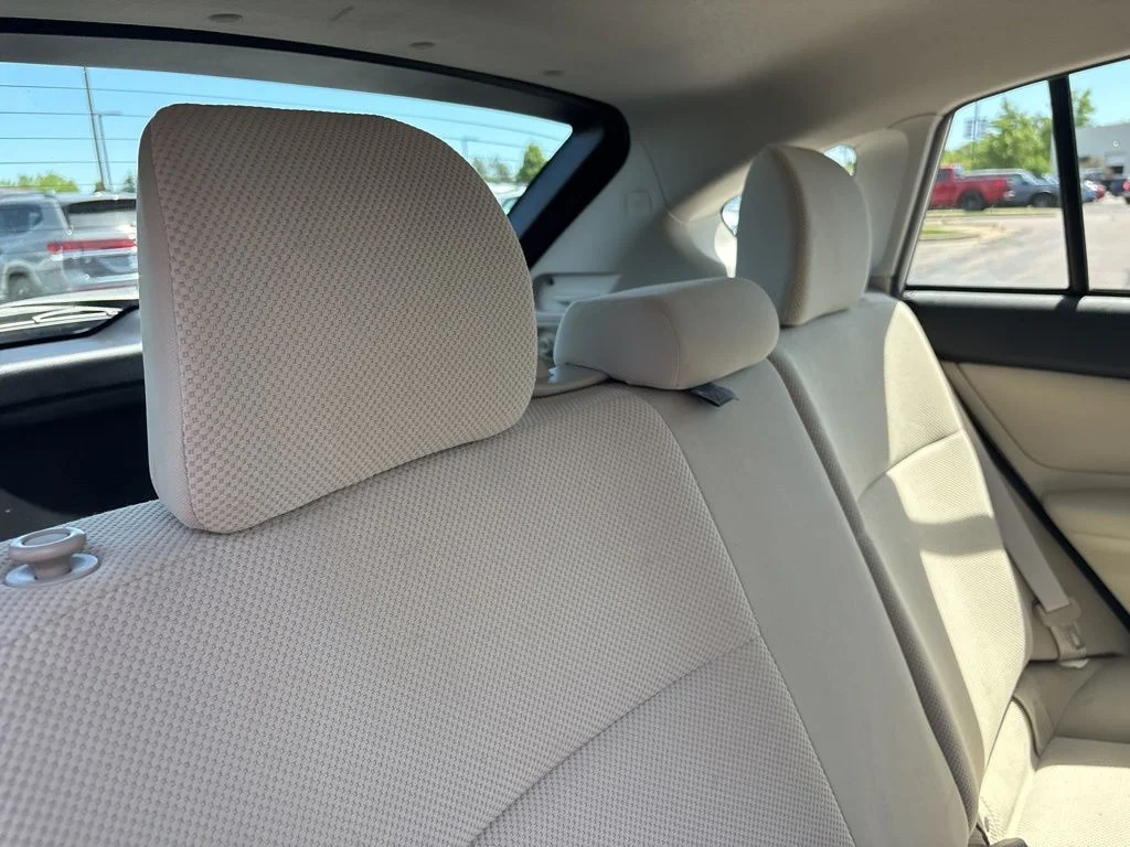 Used 2014 Satin White Pearl Subaru 2.0i Premium image 30