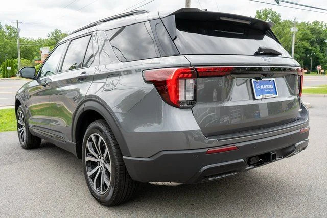 New 2026 Carbonized Gray Metallic Ford ST-Line image 7