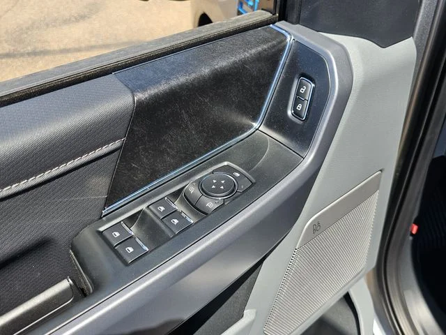 2025 Ford F-150 Lightning Flash - Photo 15
