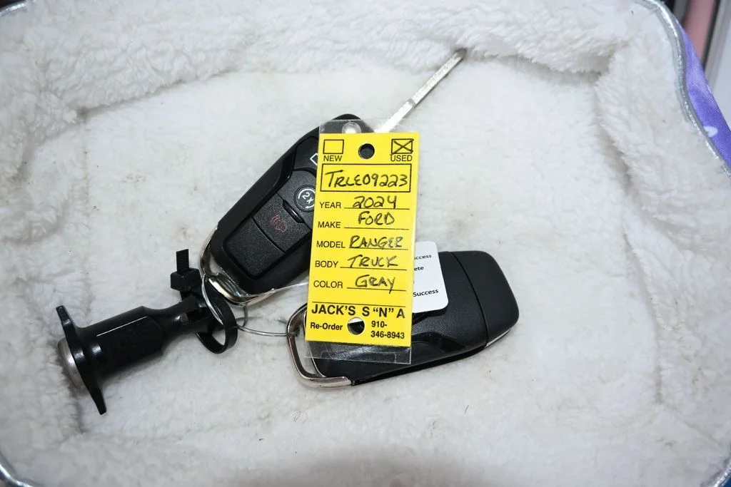 Used 2024 Gray Metallic Ford XLT image 27