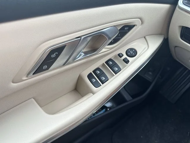 Used 2019 Black BMW 330i image 14