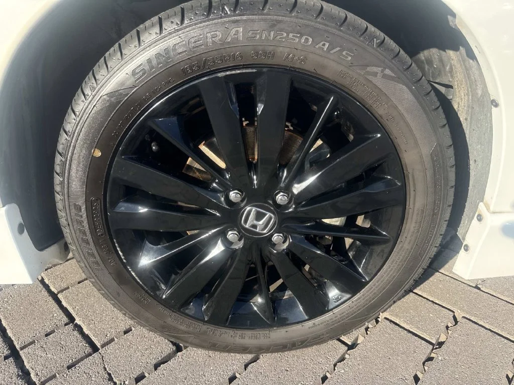 Used 2018  Honda Sport image 9
