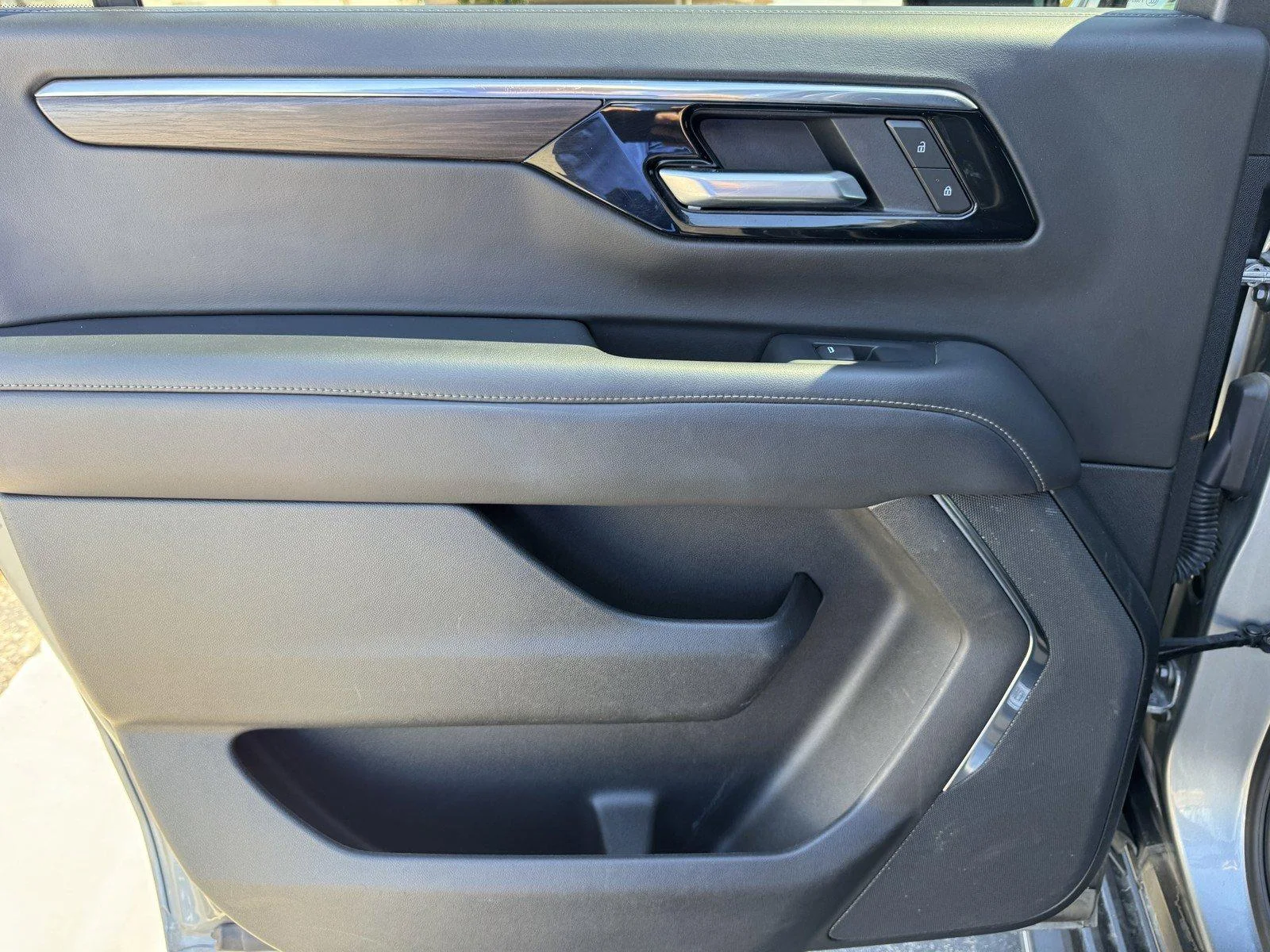 Used 2025 Sterling Gray Metallic Chevrolet LT image 15