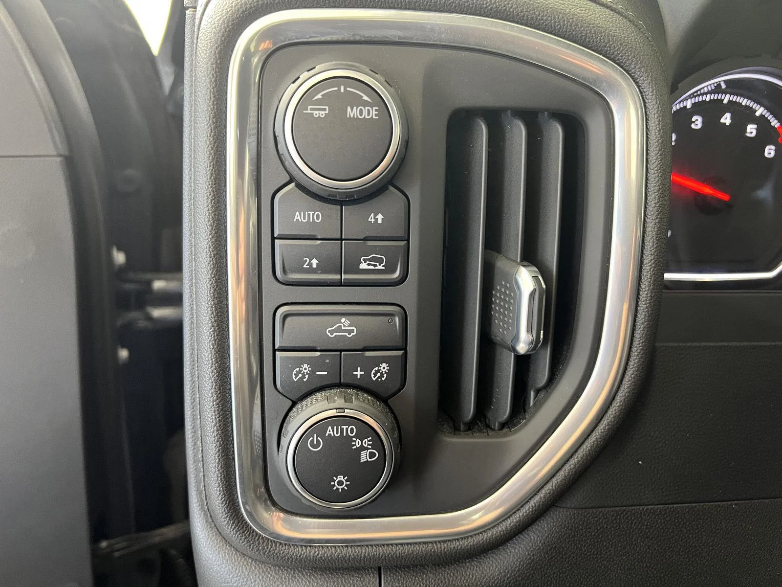 Used 2022 SHADOW GRAY METALLIC Chevrolet LT image 8