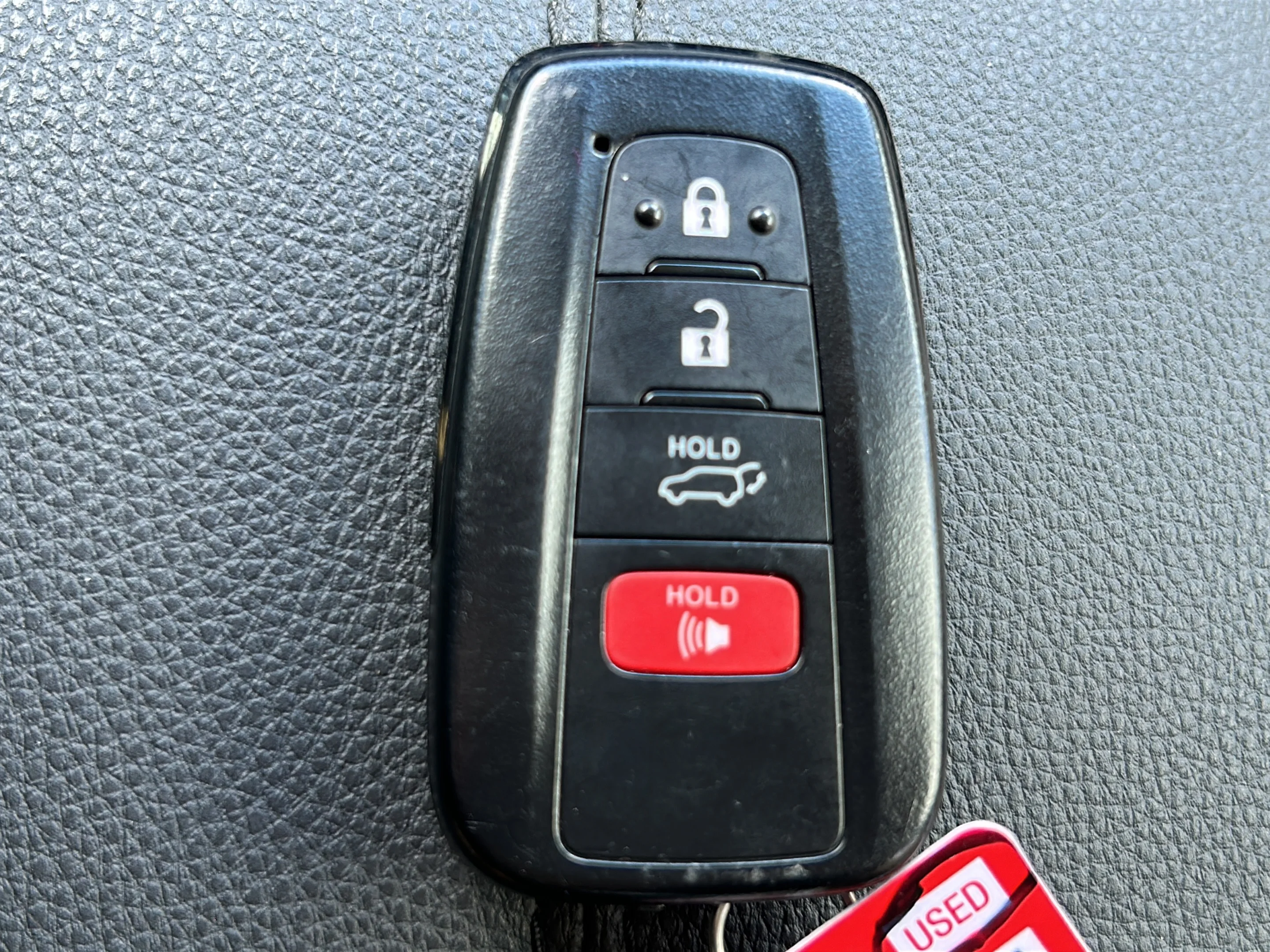 Used 2025 Pearl Toyota XLE Premium image 26