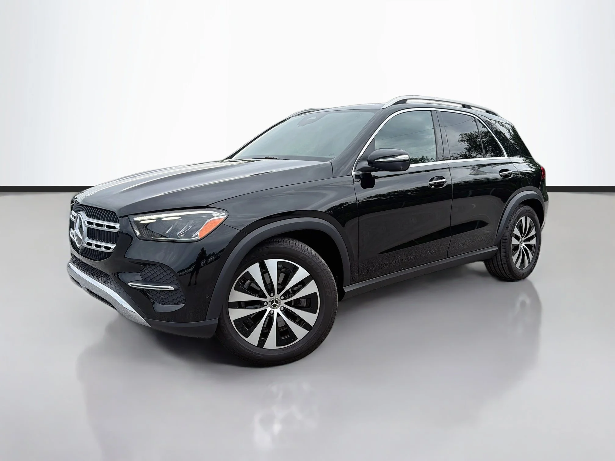 Used 2025 Obsidian Black Metallic Mercedes-Benz GLE 350 image 1