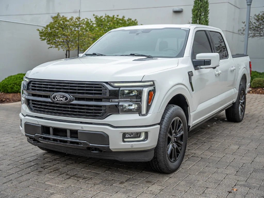 Used 2025 White Metallic Ford Platinum image 1