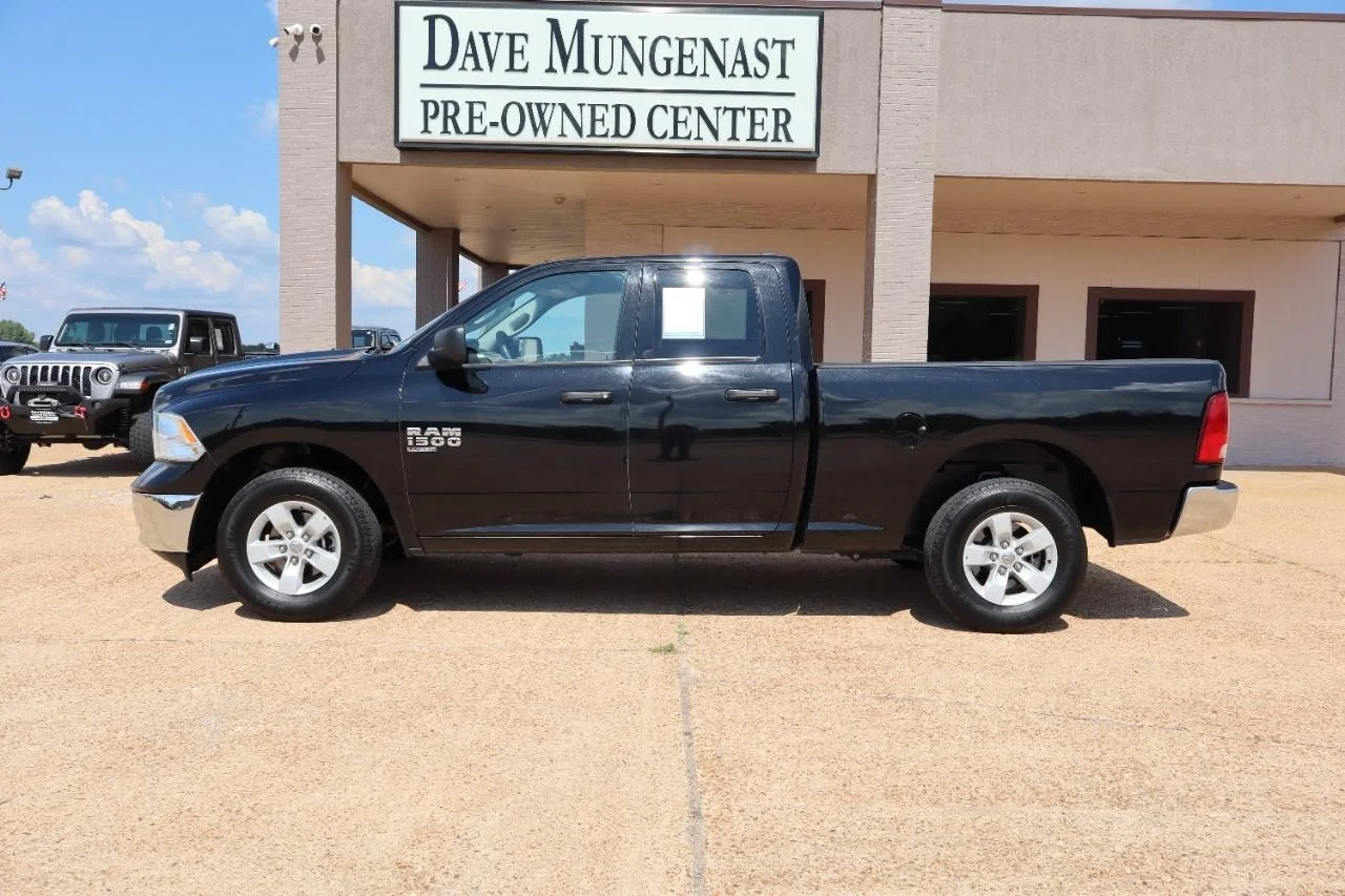 Used 2024 Diamond Black Crystal Pearl Coat Ram SLT image 3