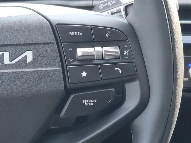 Used 2026 White Kia X-Line image 29