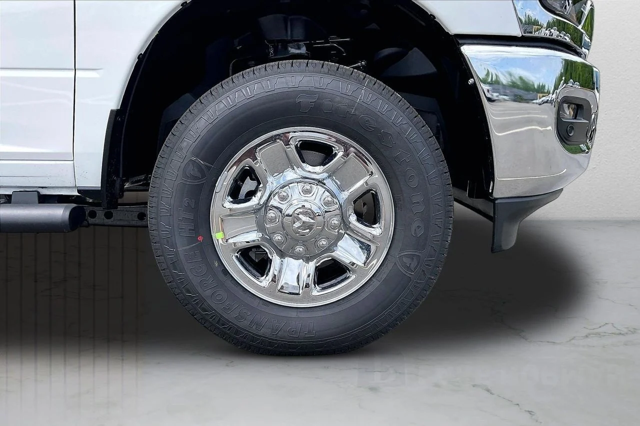 New 2026 Bright White Clear-Coat Exterior Paint RAM Tradesman image 33