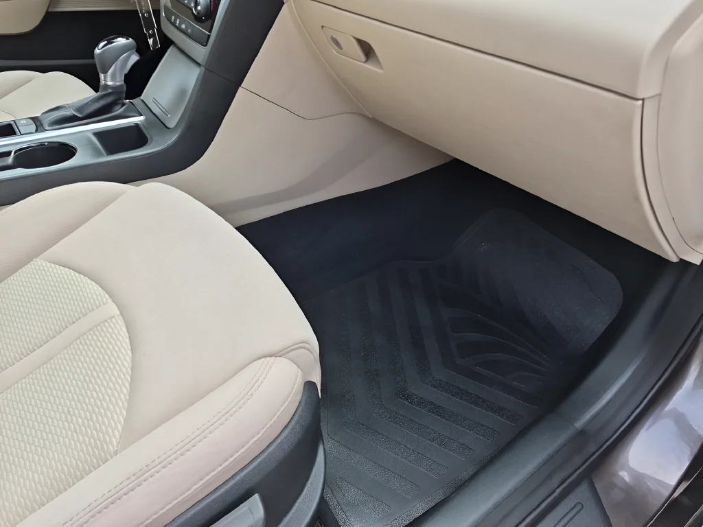 Used 2015 Brown Hyundai SE image 35