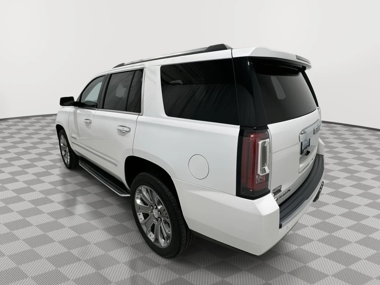 Used 2016 WHITE FROST TRICOAT GMC Denali image 3