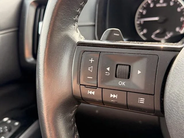 Used 2022 Gray Nissan SL image 20