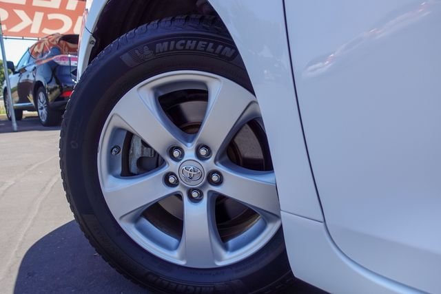 Used 2011 White Toyota LE image 11