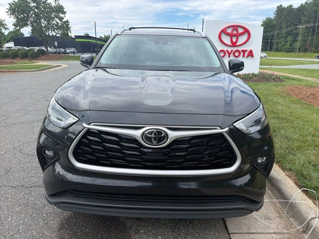 Used 2024 Black Toyota XLE image 3