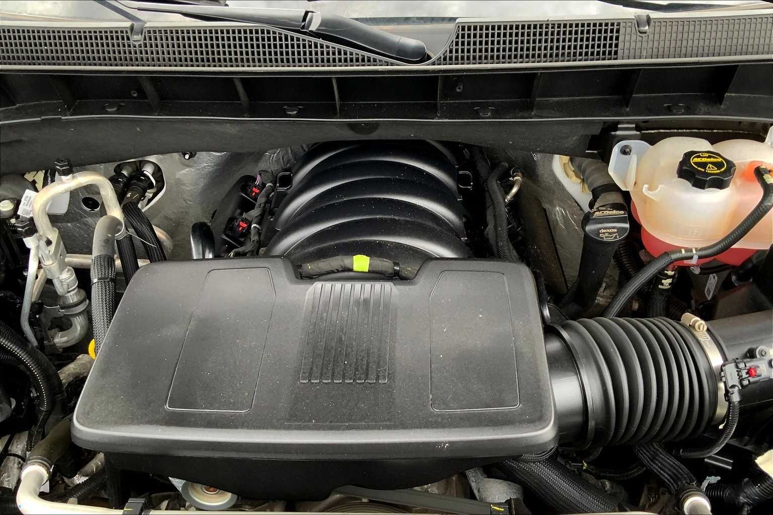 Used 2024 Summit White Chevrolet LTZ image 31