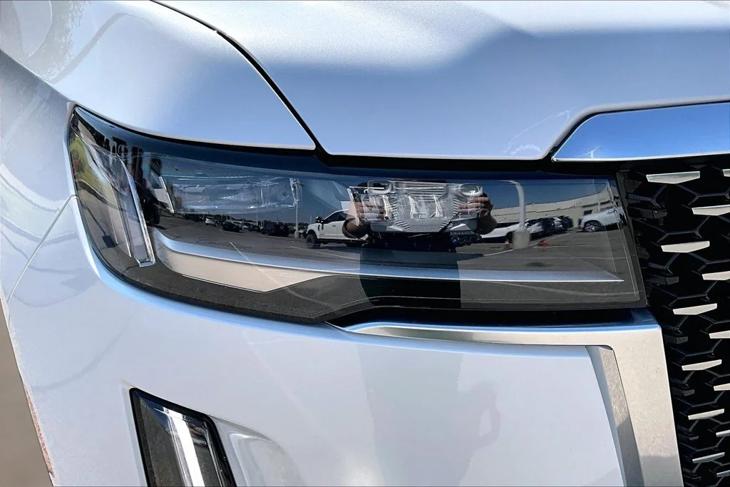 Used 2021 White Cadillac Luxury image 32